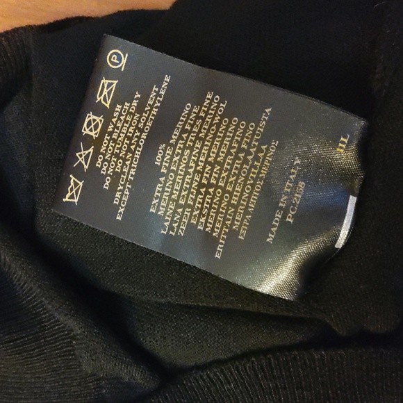 BURBERRY💥Nwot💥Black V-neck Sweater - Picture 7 of 7